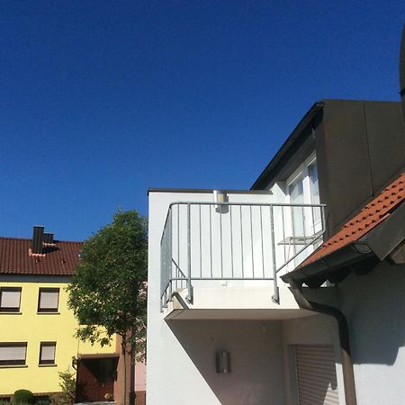 Studio Ochsenfurt Mit Sonnigem Balkon Bagian luar foto