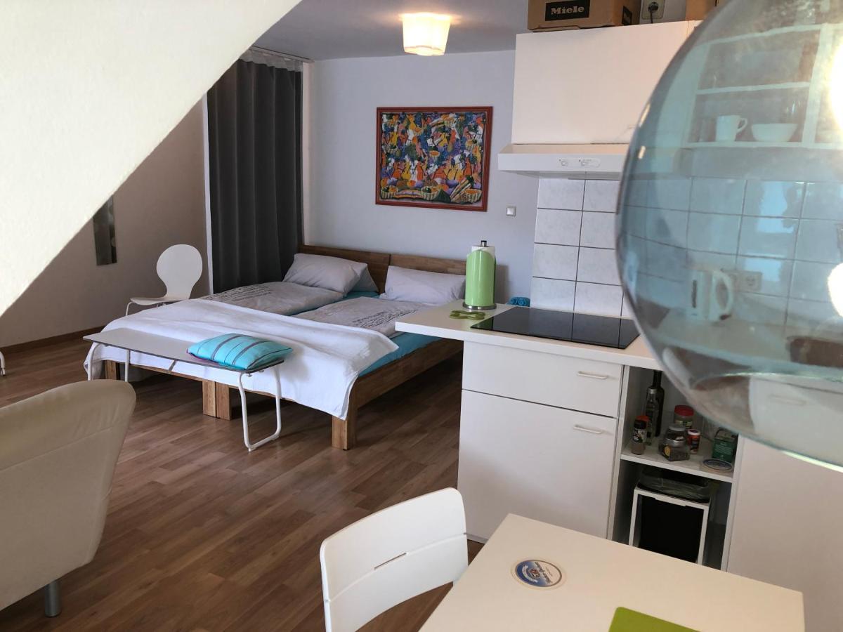 Studio Ochsenfurt Mit Sonnigem Balkon Bagian luar foto